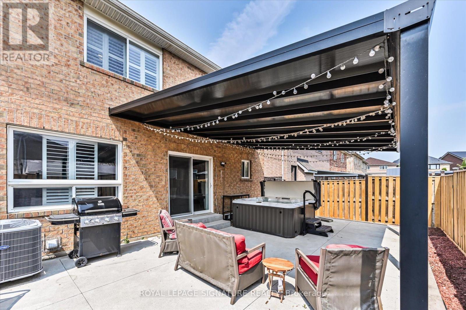 Photo 3 of 5 Thornbush Boulevard, Brampton ON