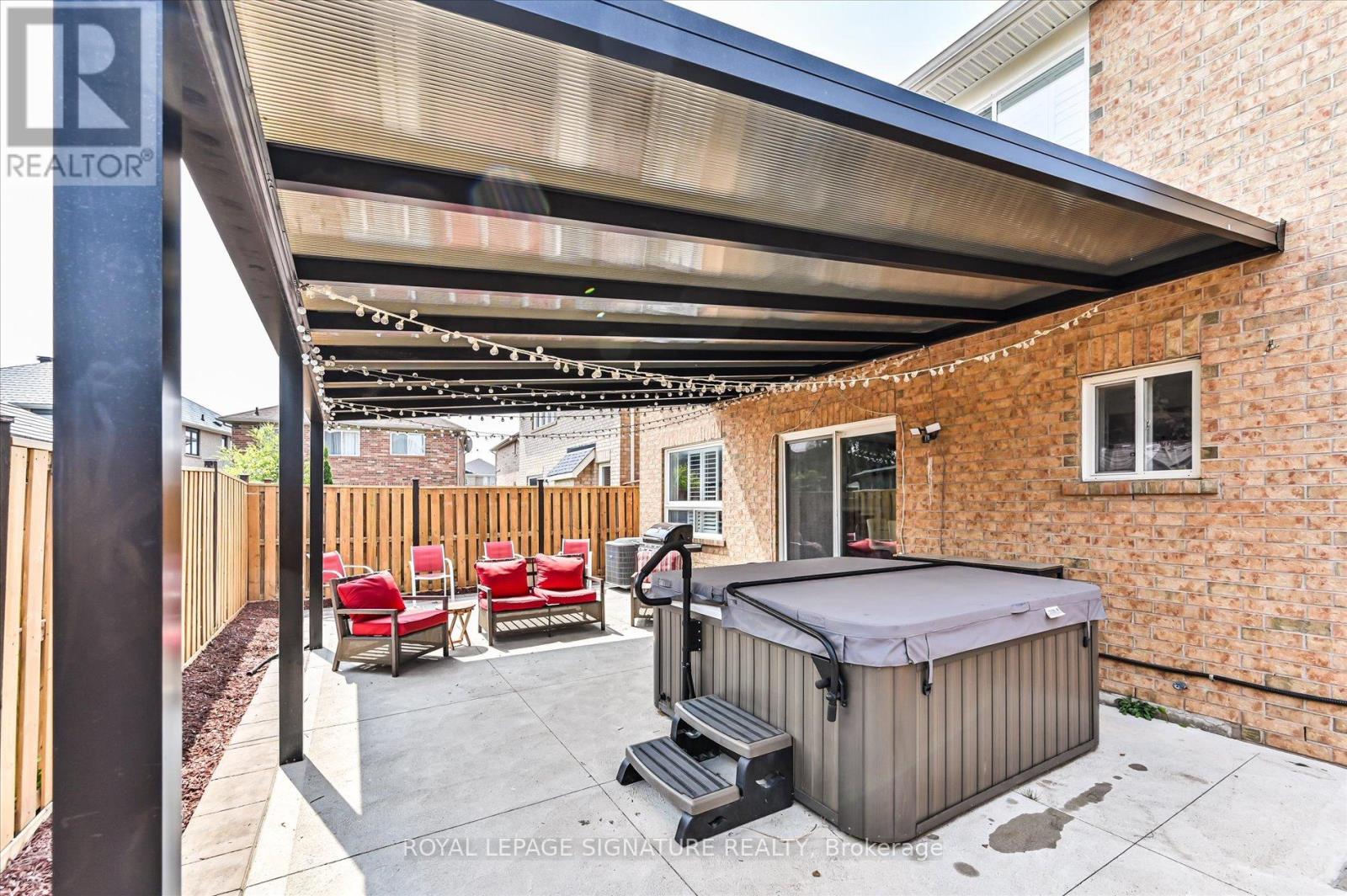 Photo 6 of 5 Thornbush Boulevard, Brampton ON