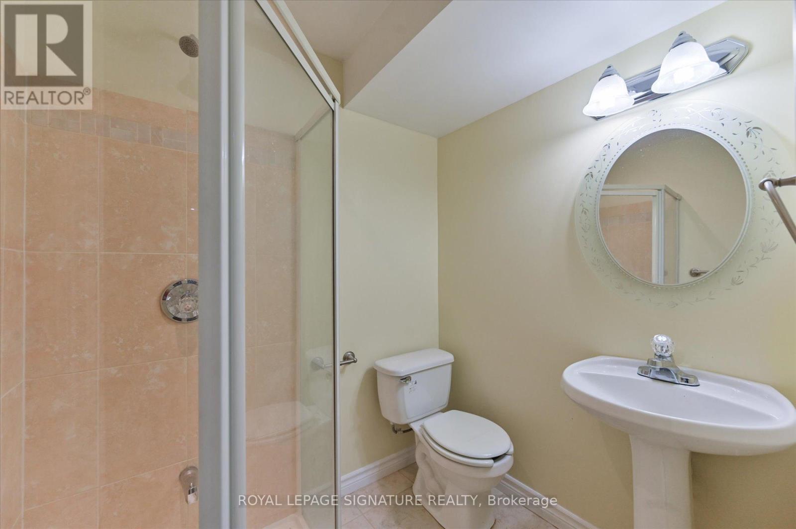 Photo 8 of 5 Thornbush Boulevard, Brampton ON