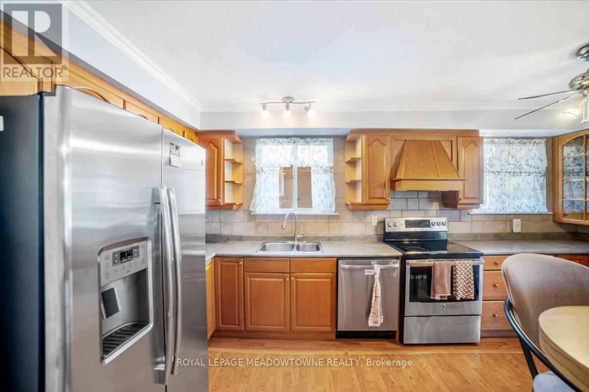 Photo 12 of 9 Welbeck Drive, Brampton ON
