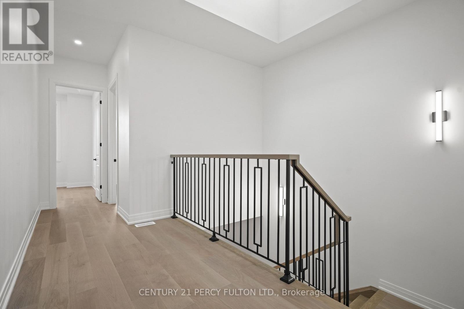 Photo 10 of 6618 Harmony Hill, Mississauga ON