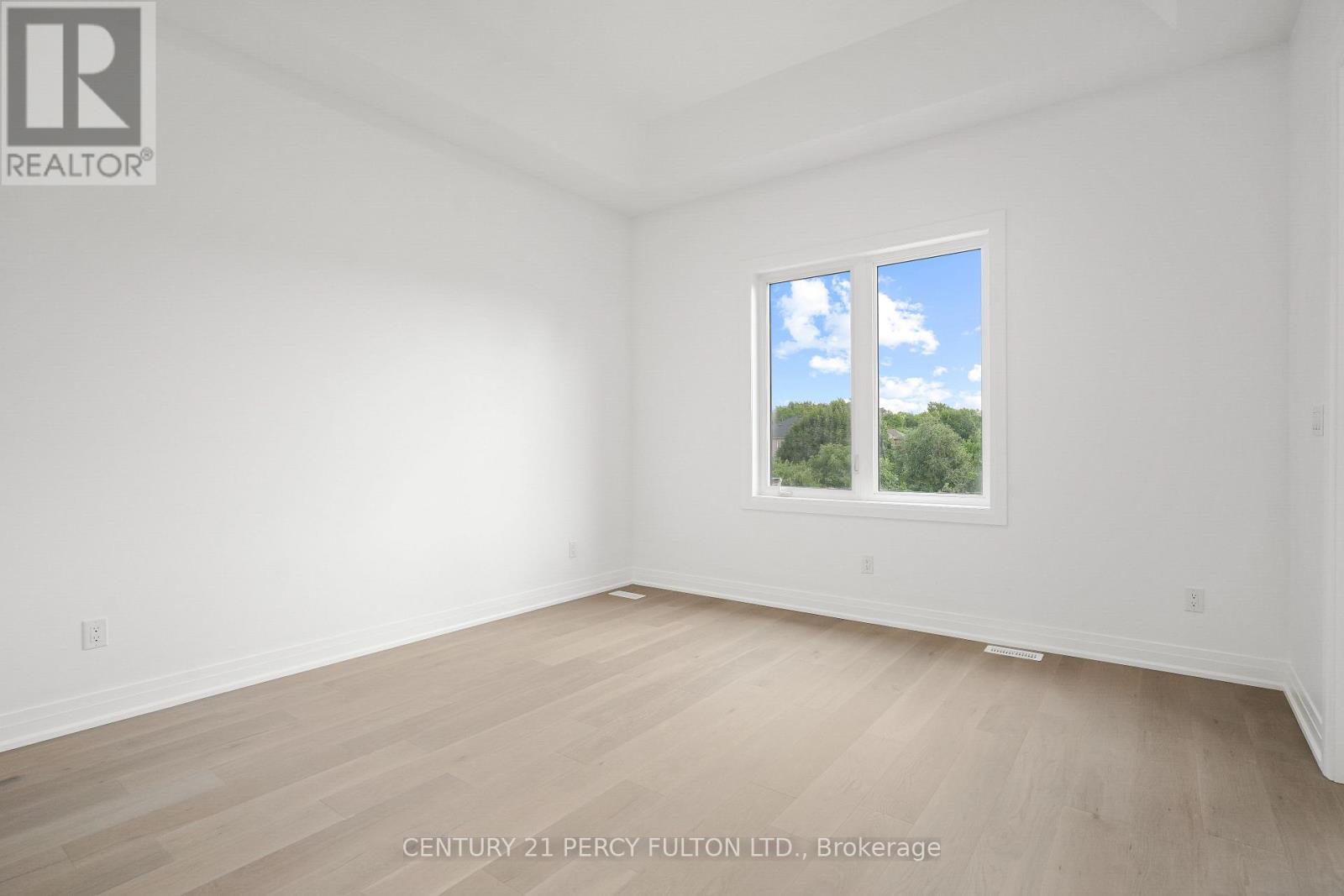 Photo 11 of 6618 Harmony Hill, Mississauga ON