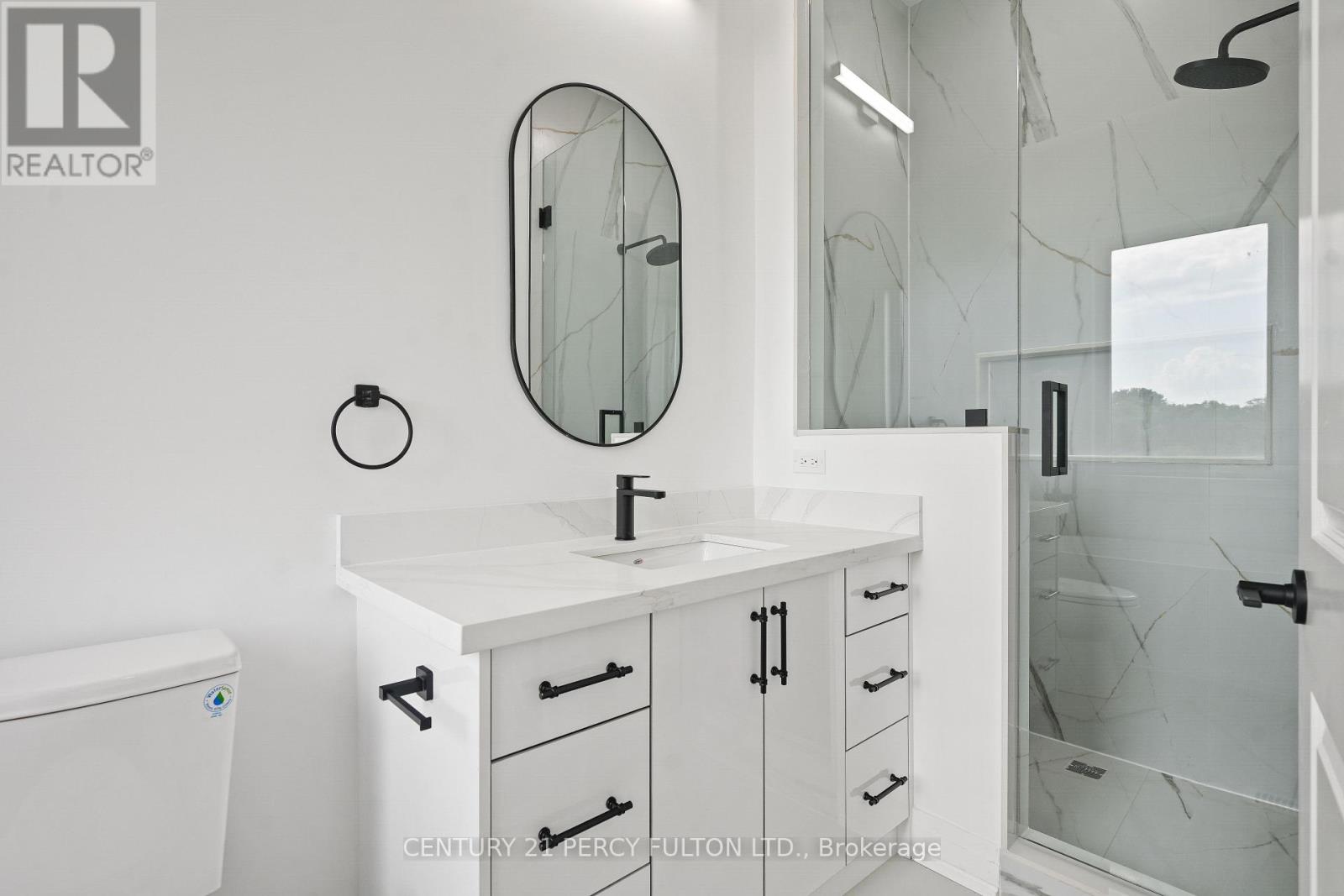 Photo 12 of 6618 Harmony Hill, Mississauga ON