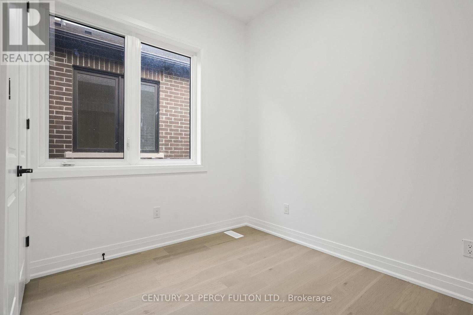 Photo 14 of 6618 Harmony Hill, Mississauga ON