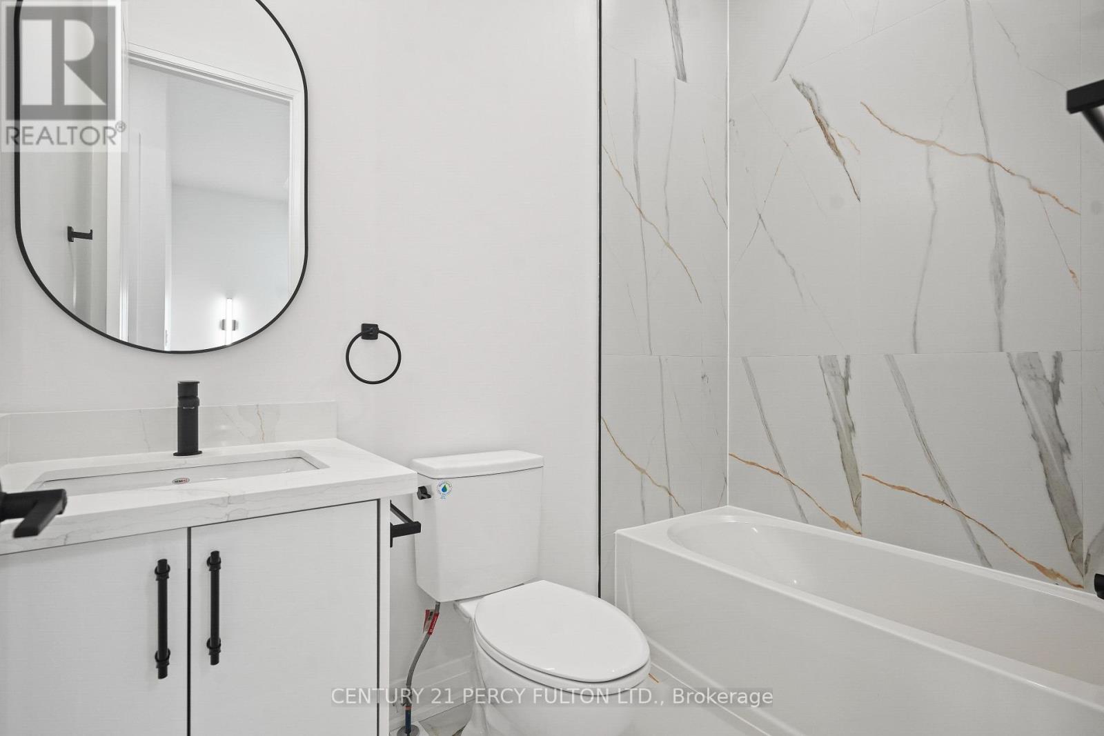 Photo 15 of 6618 Harmony Hill, Mississauga ON