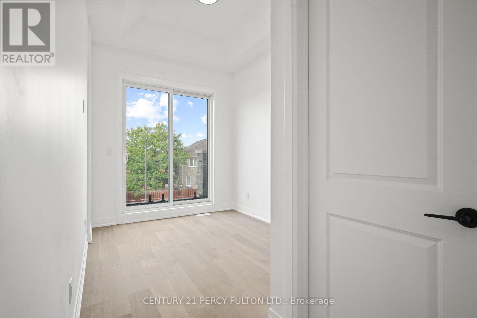 Photo 16 of 6618 Harmony Hill, Mississauga ON