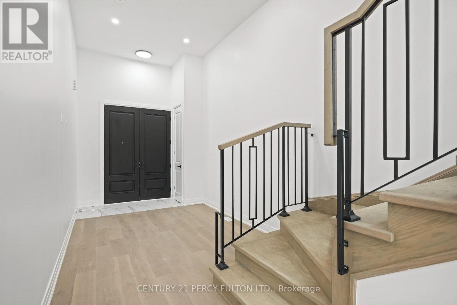 Photo 3 of 6618 Harmony Hill, Mississauga ON