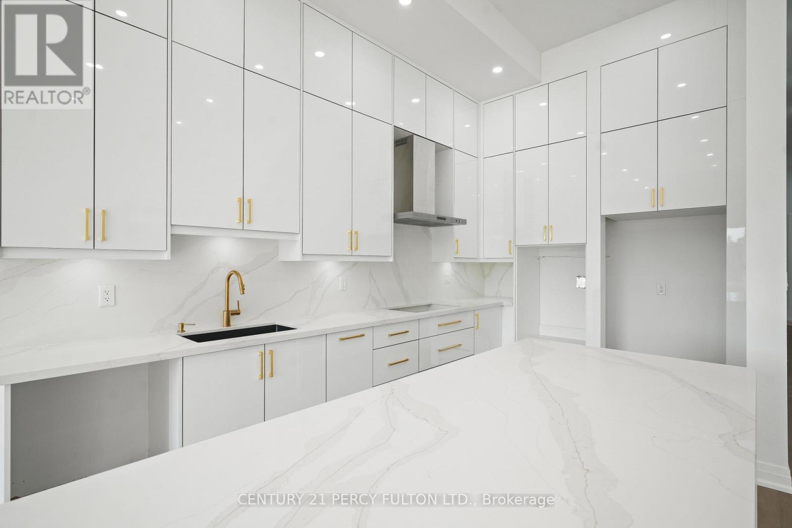Photo 6 of 6618 Harmony Hill, Mississauga ON
