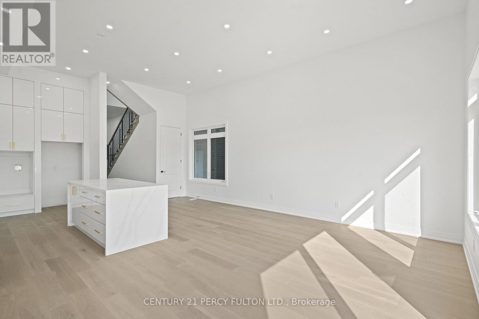Photo 8 of 6618 Harmony Hill, Mississauga ON