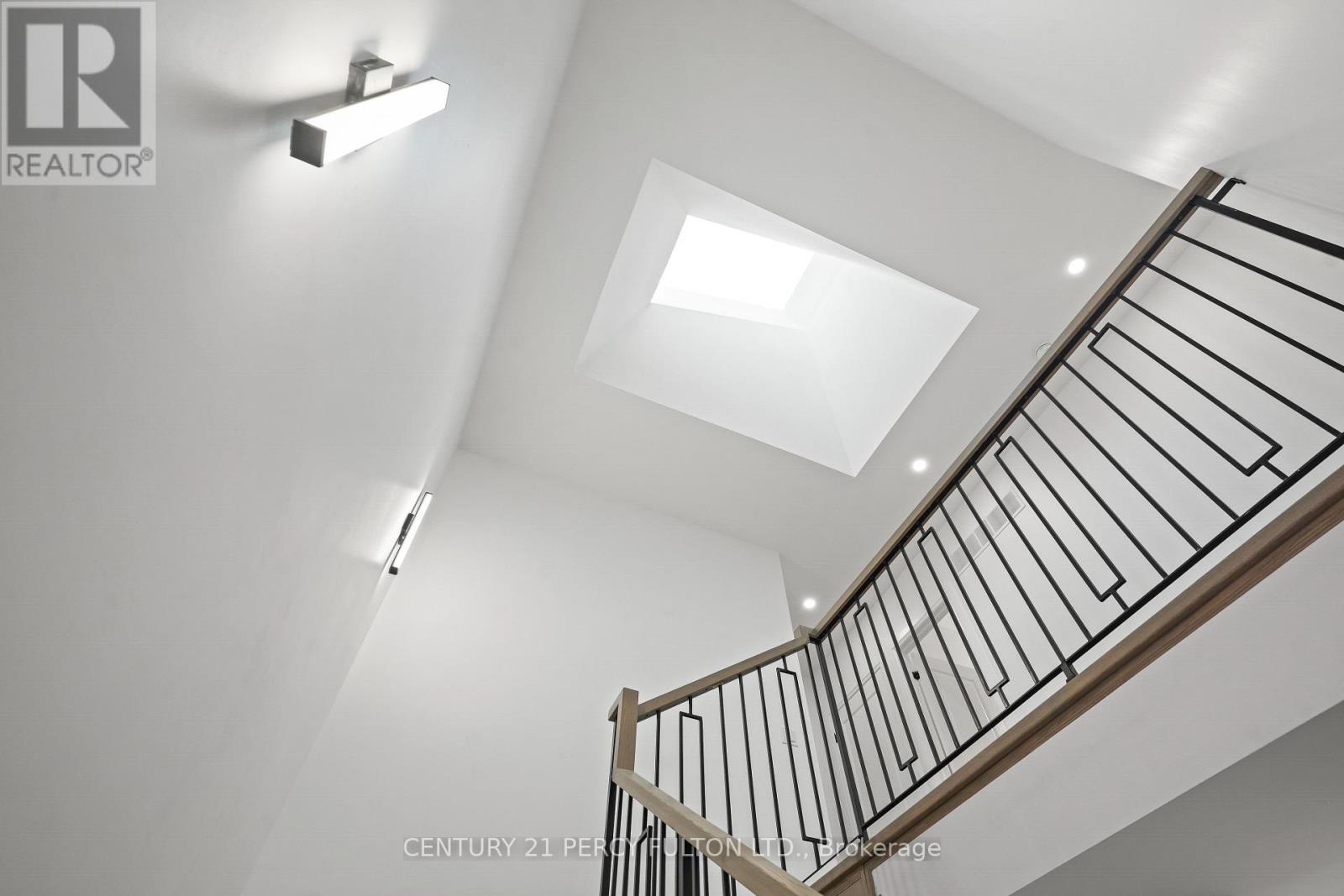 Photo 9 of 6618 Harmony Hill, Mississauga ON