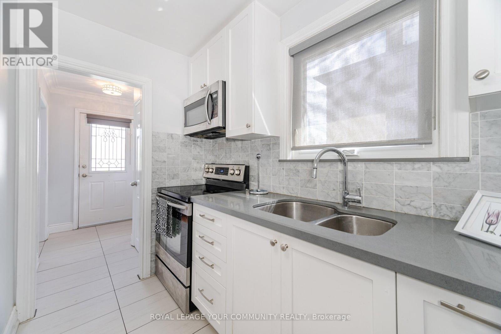 Photo 18 of 185 Dunraven Drive, Toronto ON