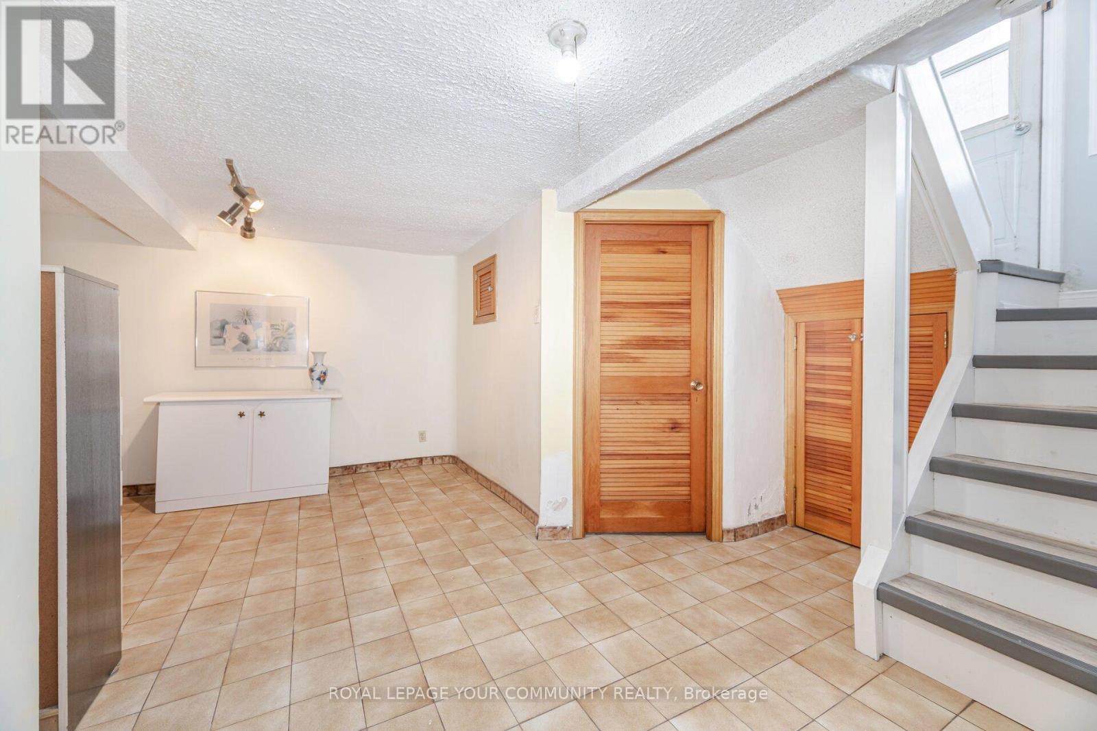 Photo 30 of 185 Dunraven Drive, Toronto ON