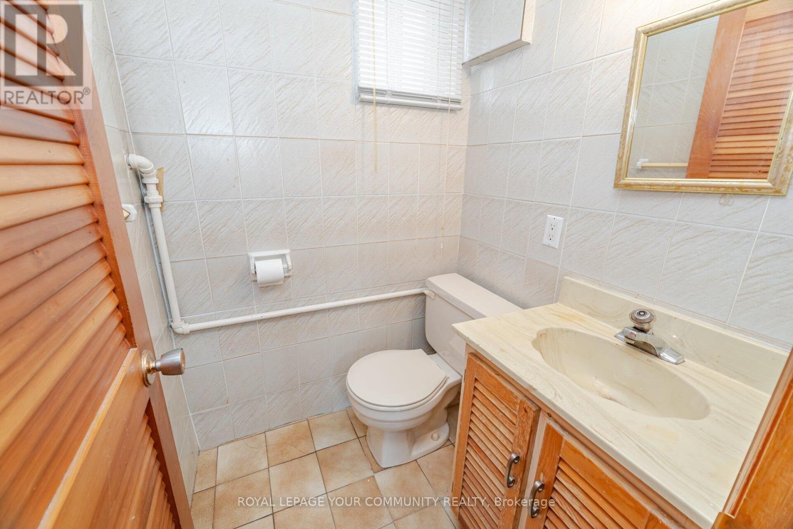 Photo 37 of 185 Dunraven Drive, Toronto ON