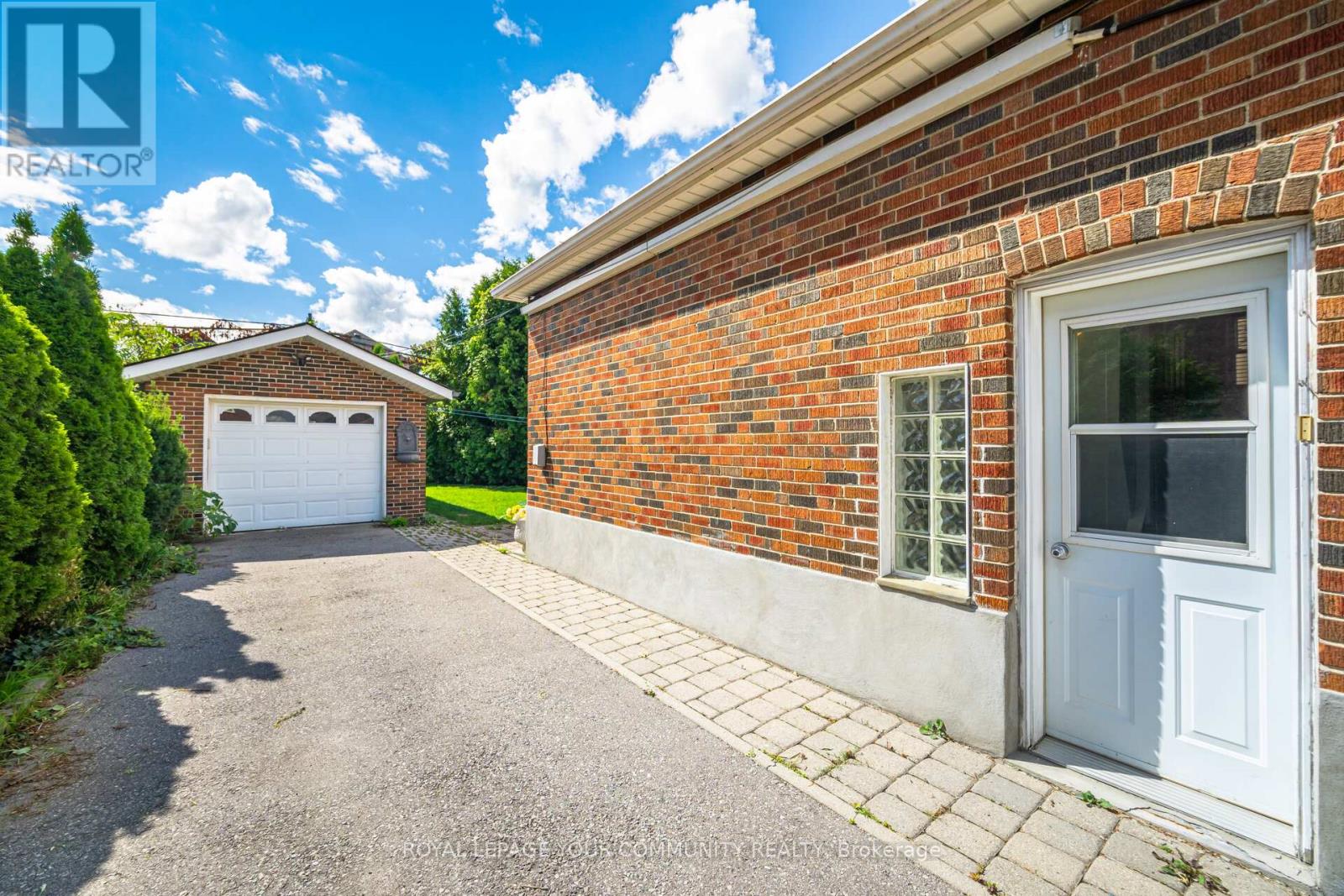 Photo 40 of 185 Dunraven Drive, Toronto ON