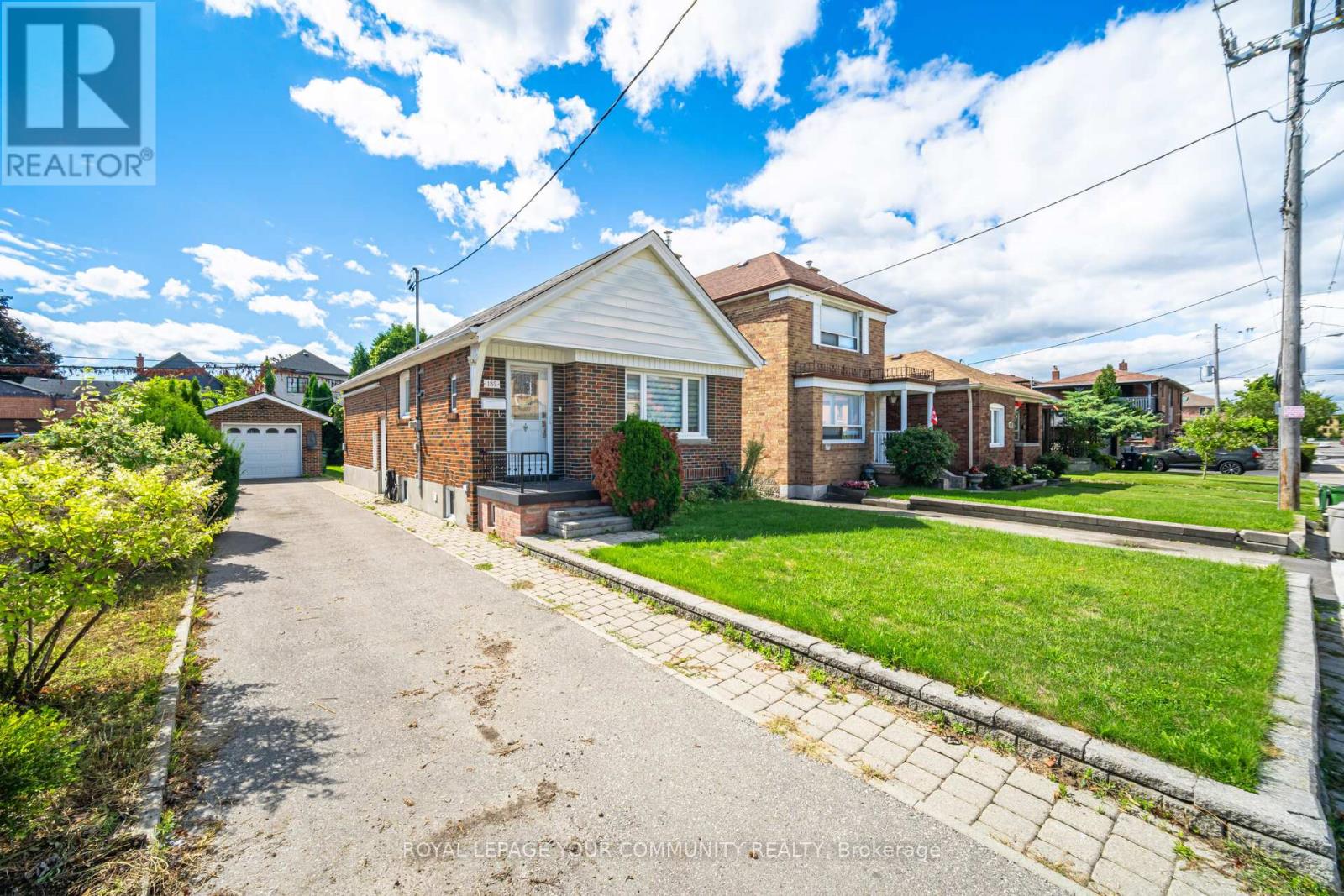 Photo 5 of 185 Dunraven Drive, Toronto ON