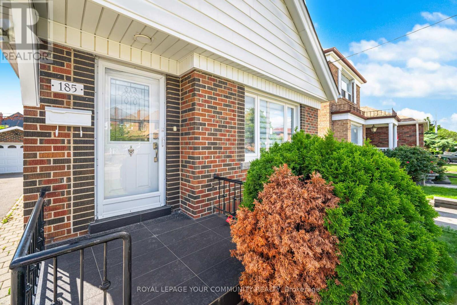 Photo 6 of 185 Dunraven Drive, Toronto ON