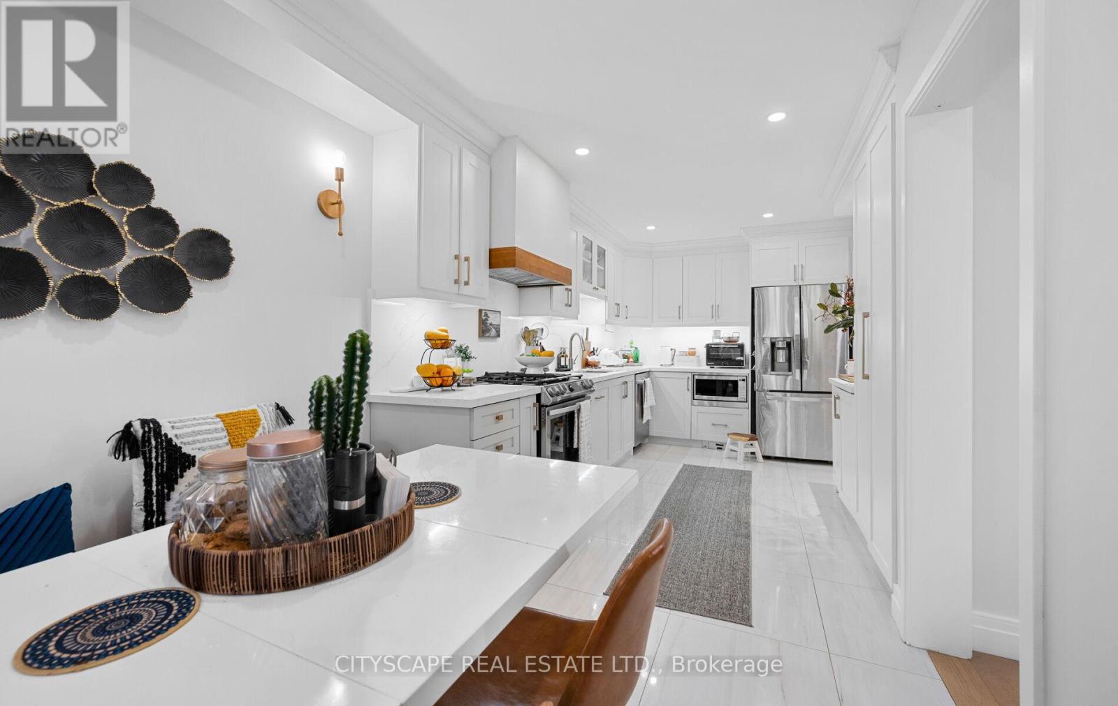 Photo 15 of 5253 Bushelgrove Circle, Mississauga ON