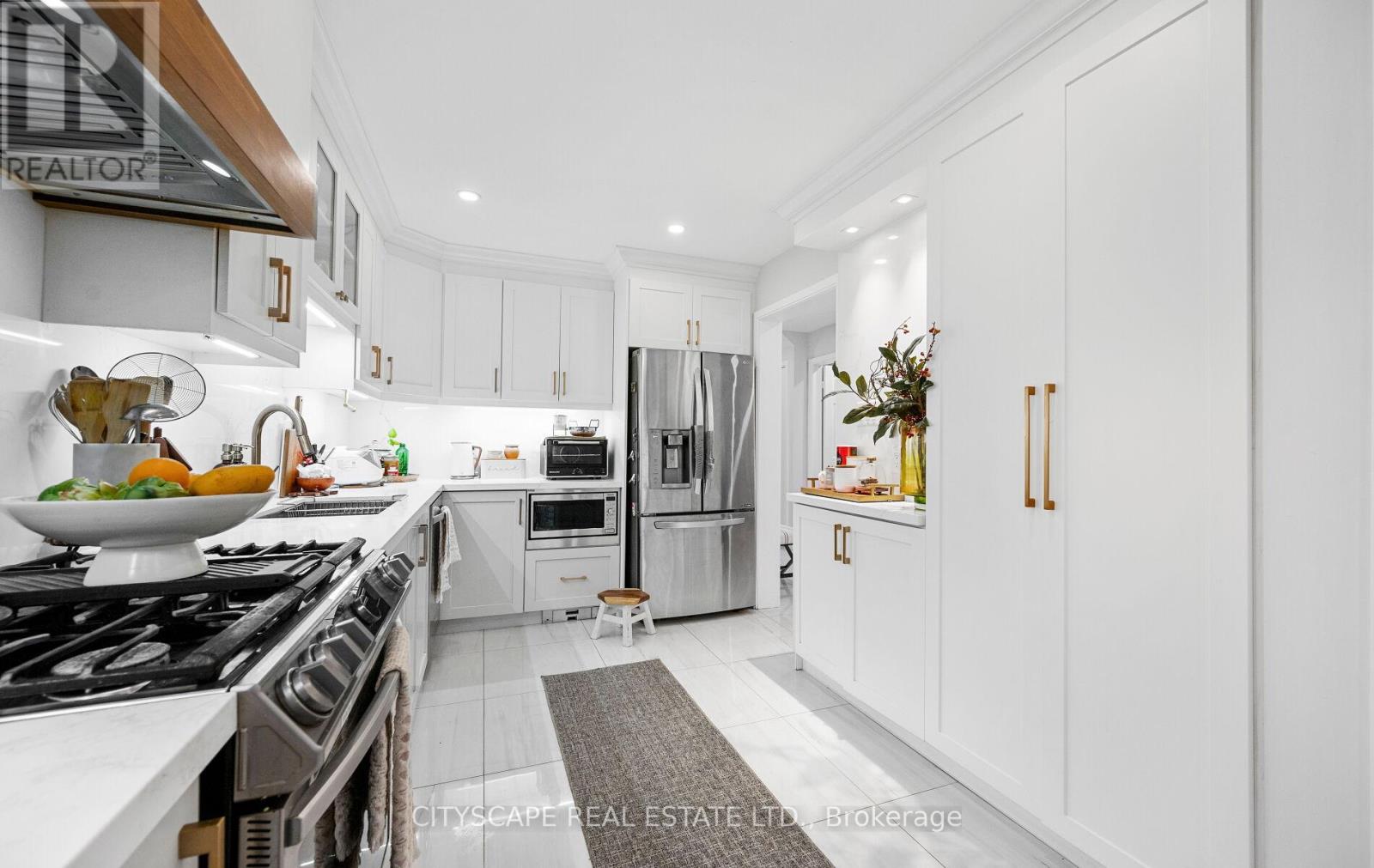 Photo 17 of 5253 Bushelgrove Circle, Mississauga ON