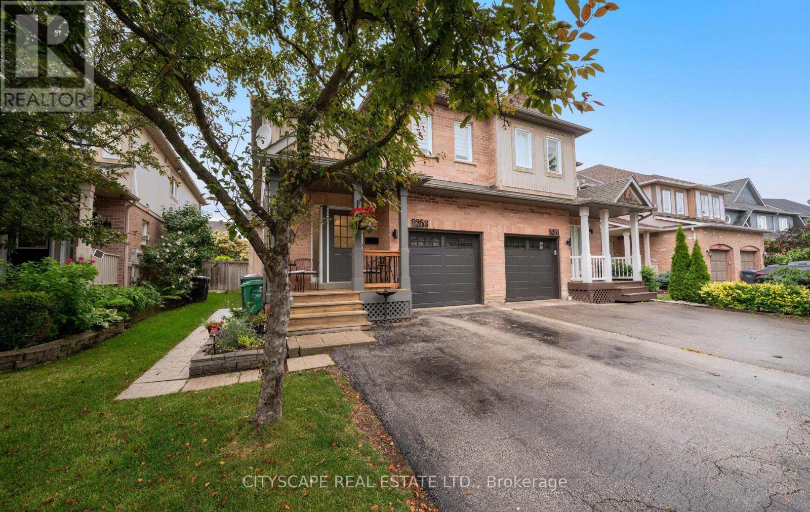 Photo 3 of 5253 Bushelgrove Circle, Mississauga ON