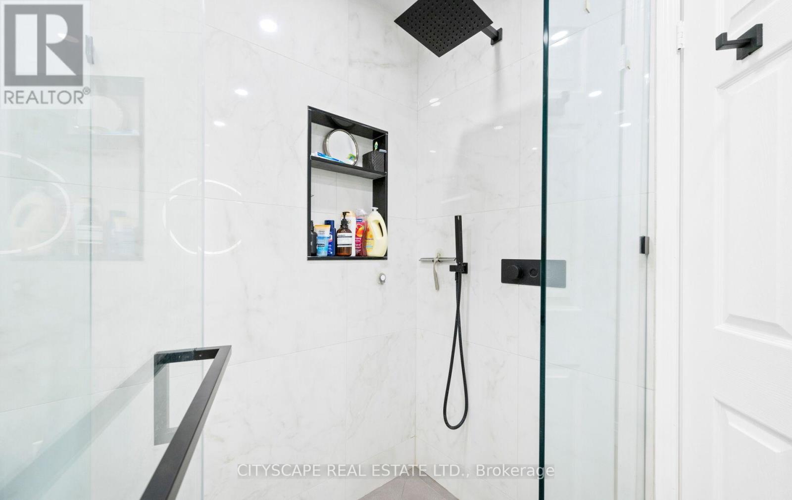 Photo 34 of 5253 Bushelgrove Circle, Mississauga ON