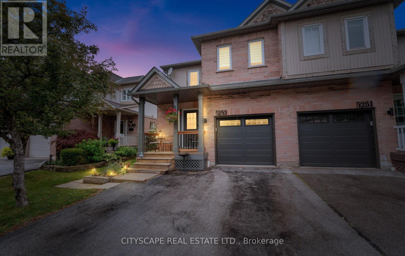 Photo 4 of 5253 Bushelgrove Circle, Mississauga ON
