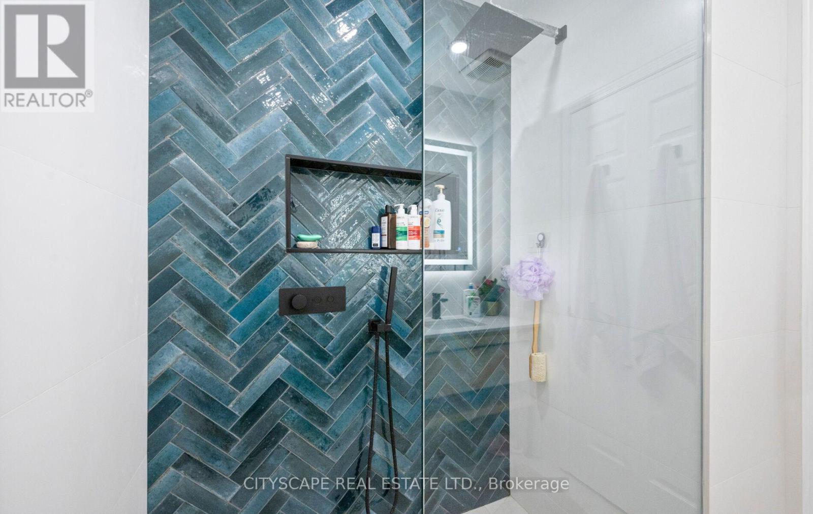 Photo 41 of 5253 Bushelgrove Circle, Mississauga ON