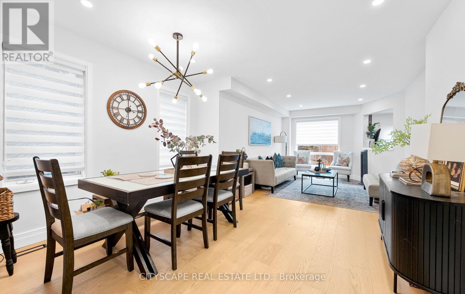 Photo 9 of 5253 Bushelgrove Circle, Mississauga ON