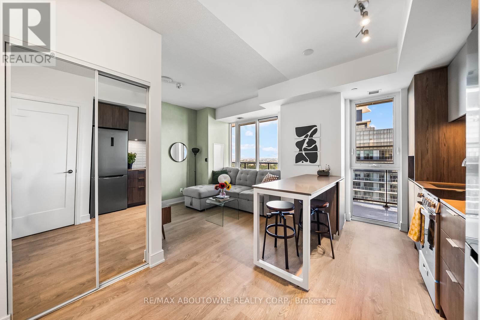 Photo 11 of 5103 70 Annie Craig Drive, Toronto ON