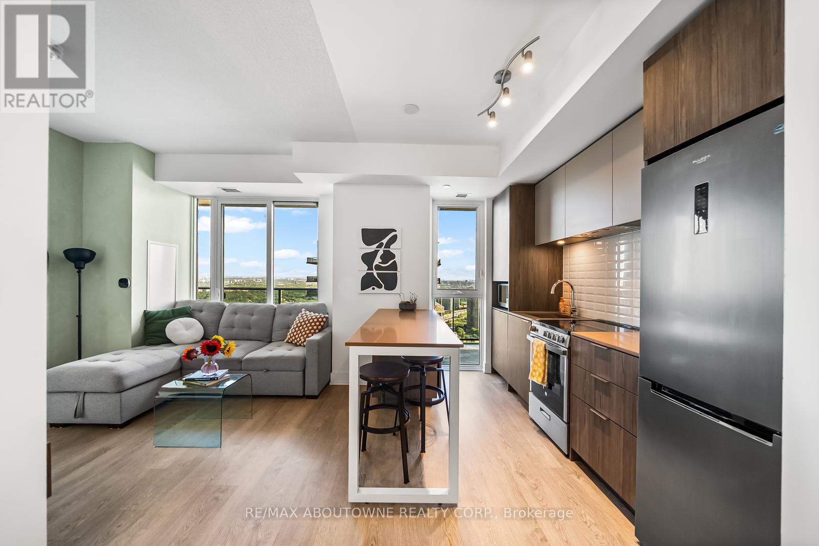 Photo 12 of 5103 70 Annie Craig Drive, Toronto ON