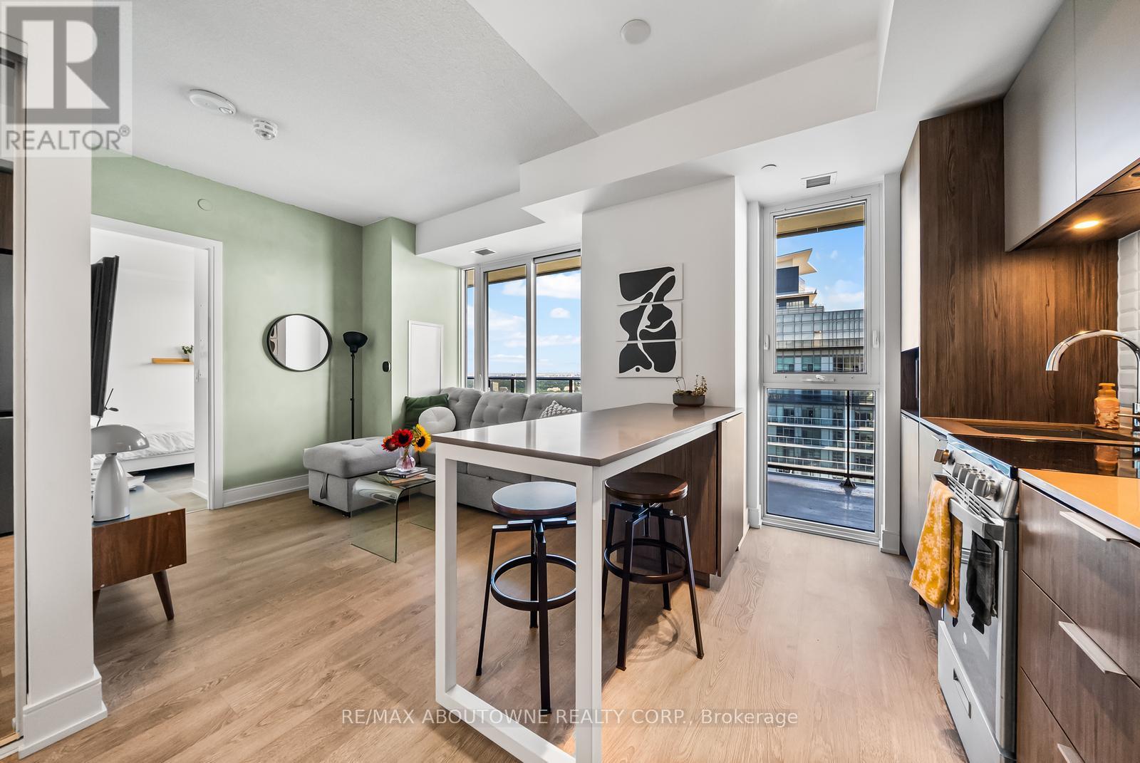 Photo 13 of 5103 70 Annie Craig Drive, Toronto ON
