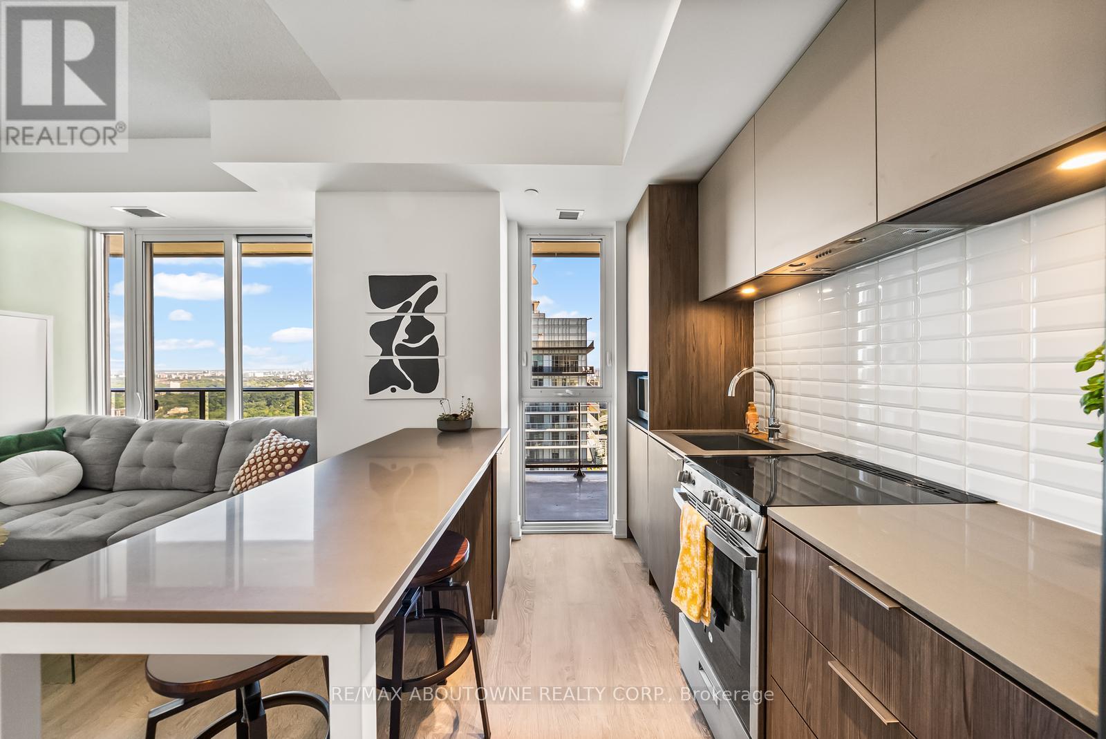 Photo 14 of 5103 70 Annie Craig Drive, Toronto ON