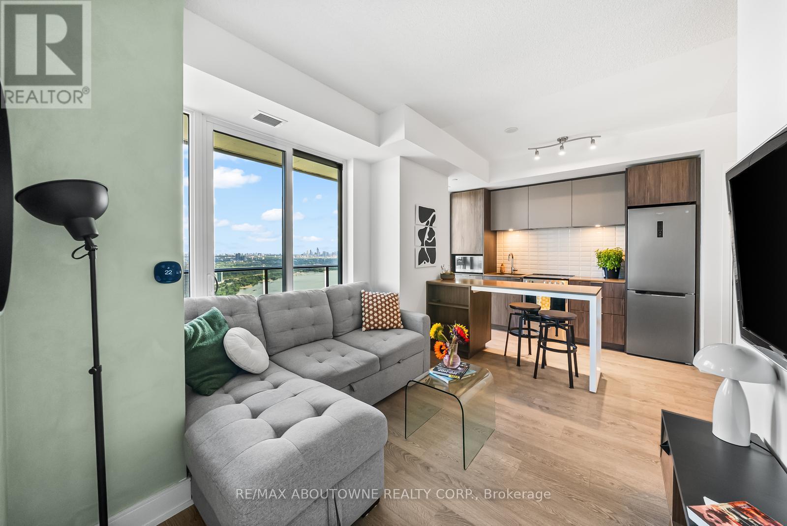 Photo 19 of 5103 70 Annie Craig Drive, Toronto ON