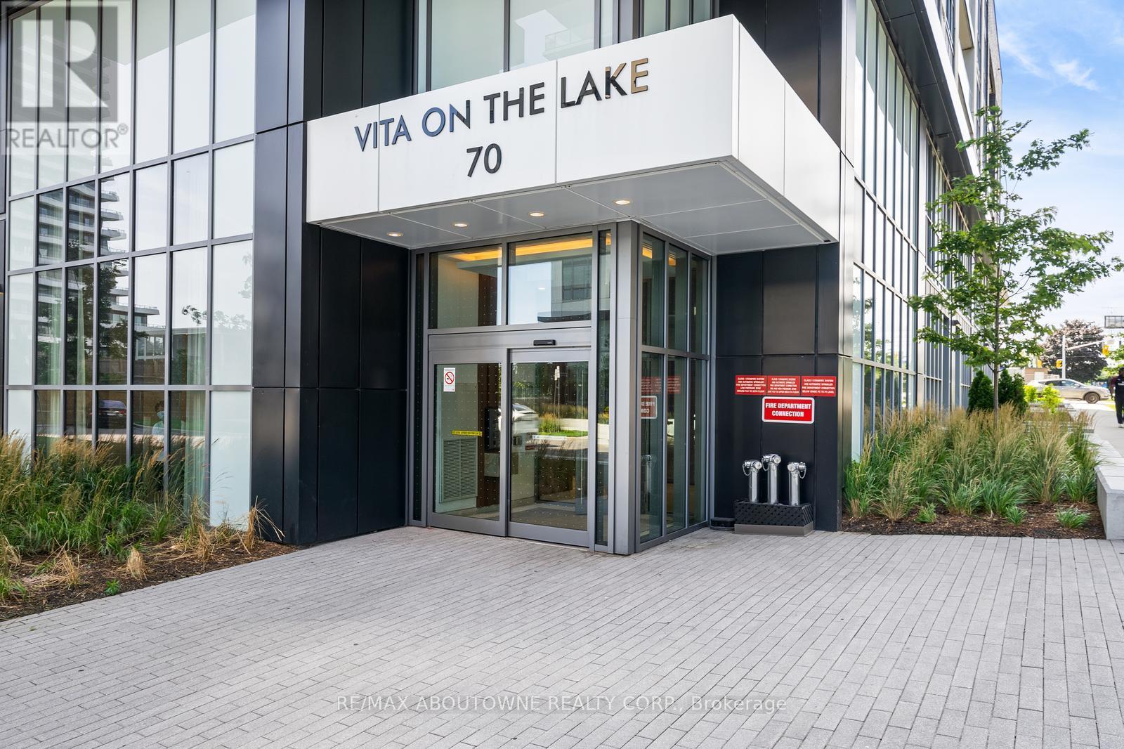 Photo 2 of 5103 70 Annie Craig Drive, Toronto ON