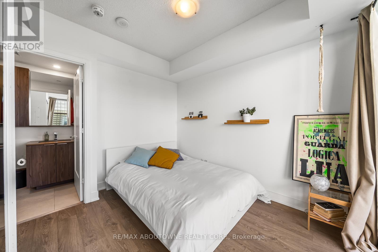 Photo 21 of 5103 70 Annie Craig Drive, Toronto ON