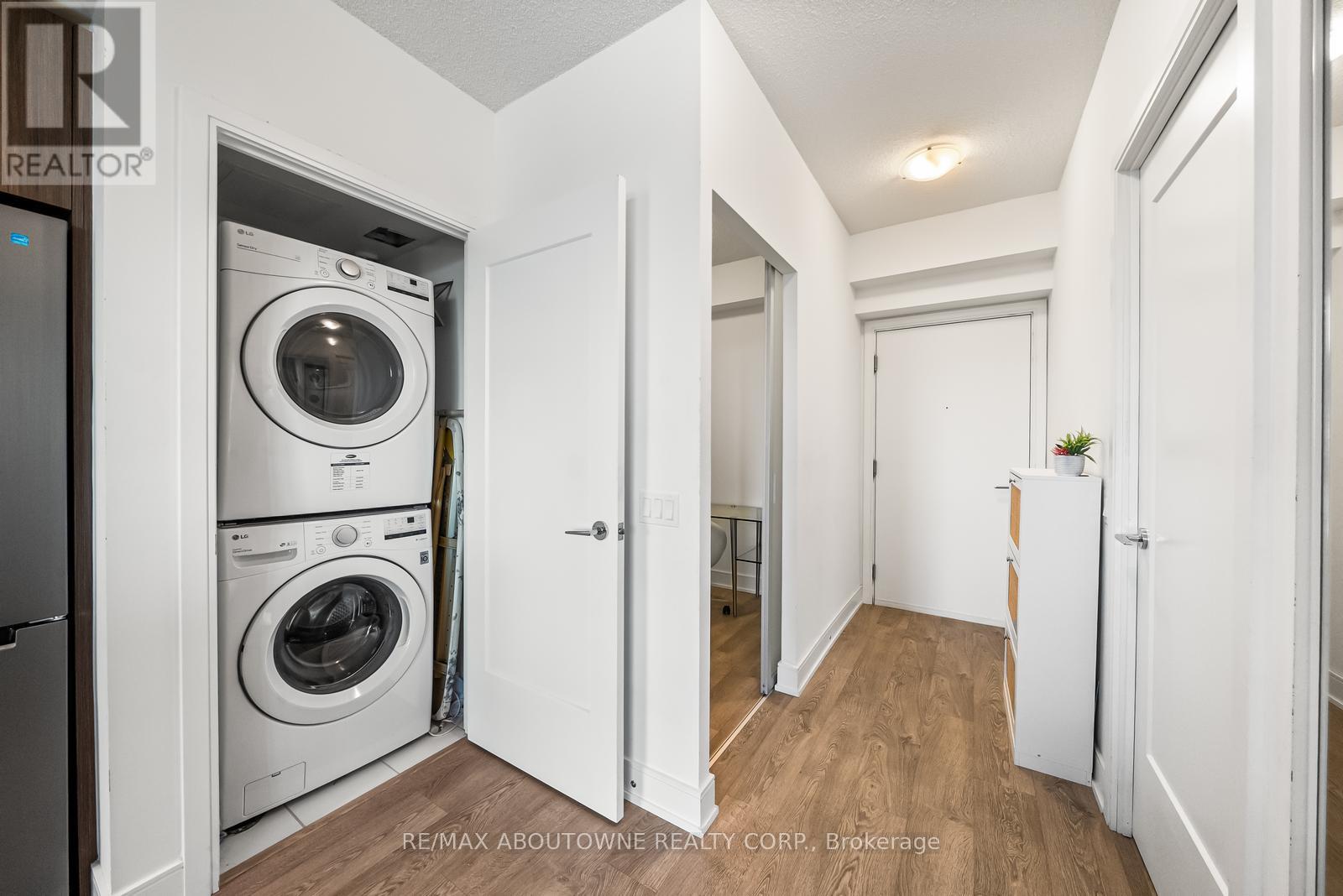 Photo 24 of 5103 70 Annie Craig Drive, Toronto ON