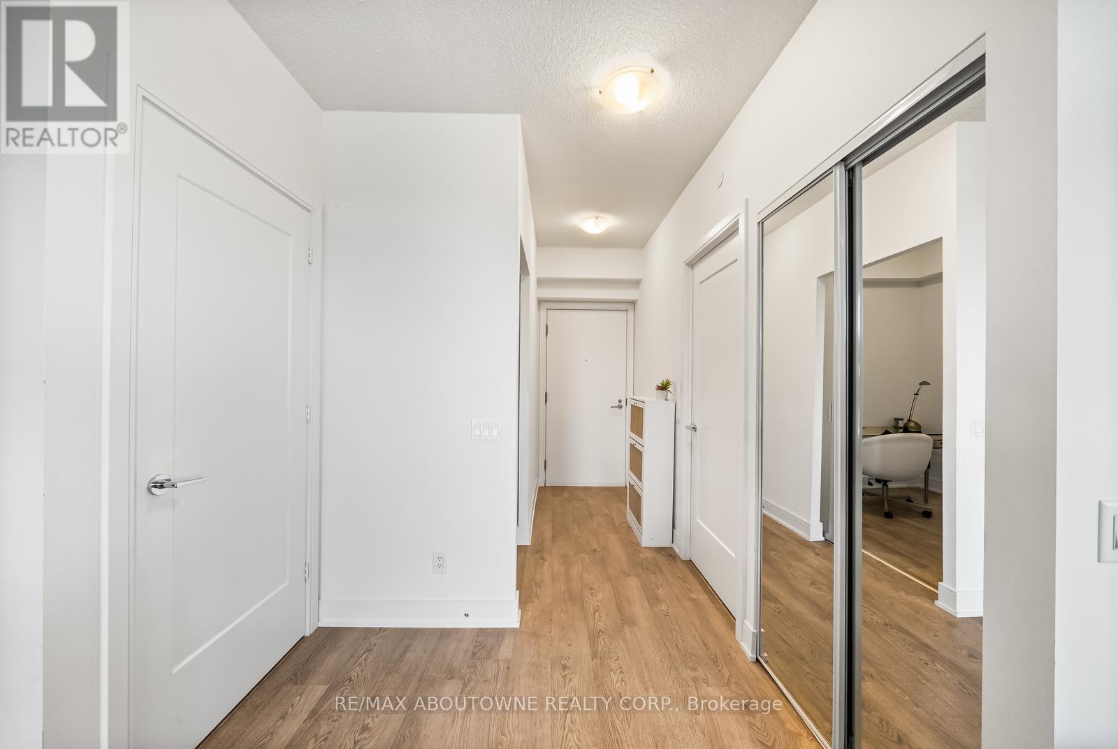 Photo 6 of 5103 70 Annie Craig Drive, Toronto ON