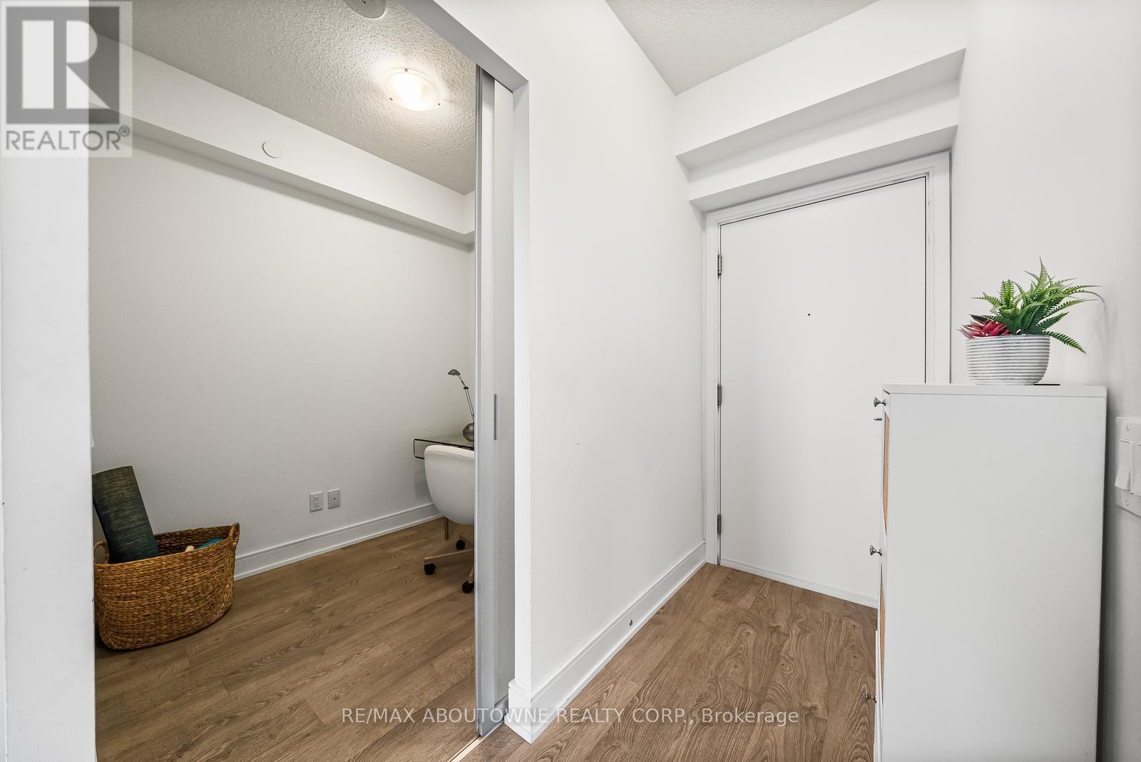 Photo 7 of 5103 70 Annie Craig Drive, Toronto ON
