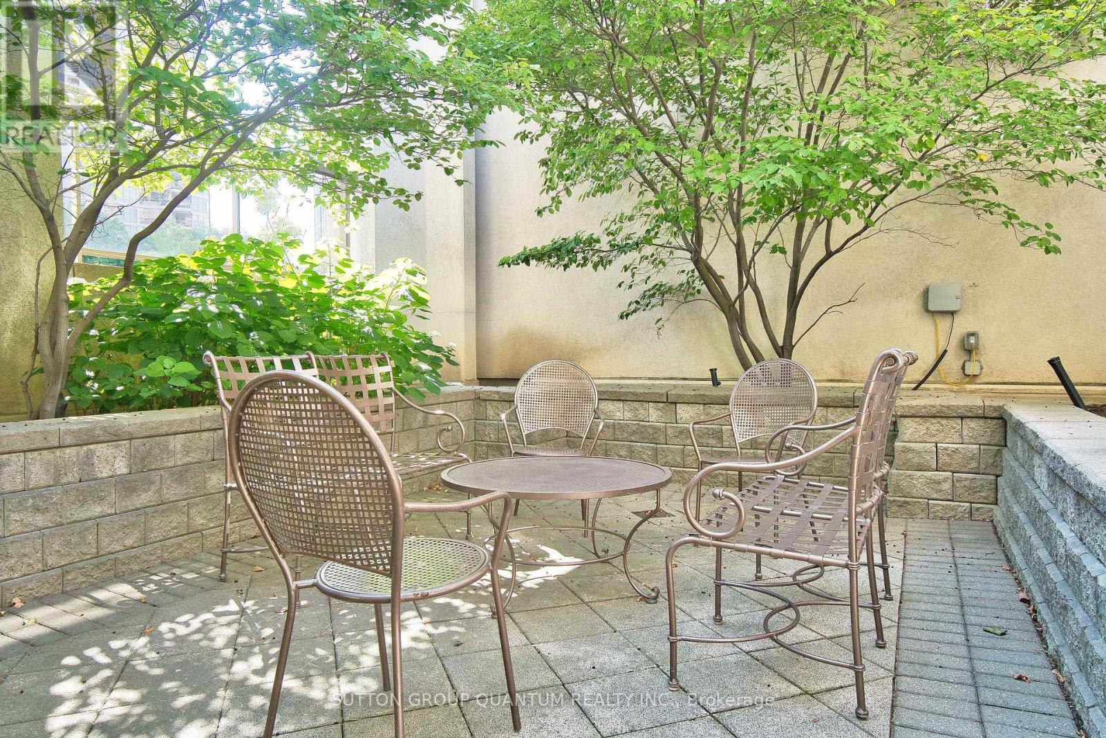 Photo 7 of 716 25 Kingsbridge Garden Circle, Mississauga ON
