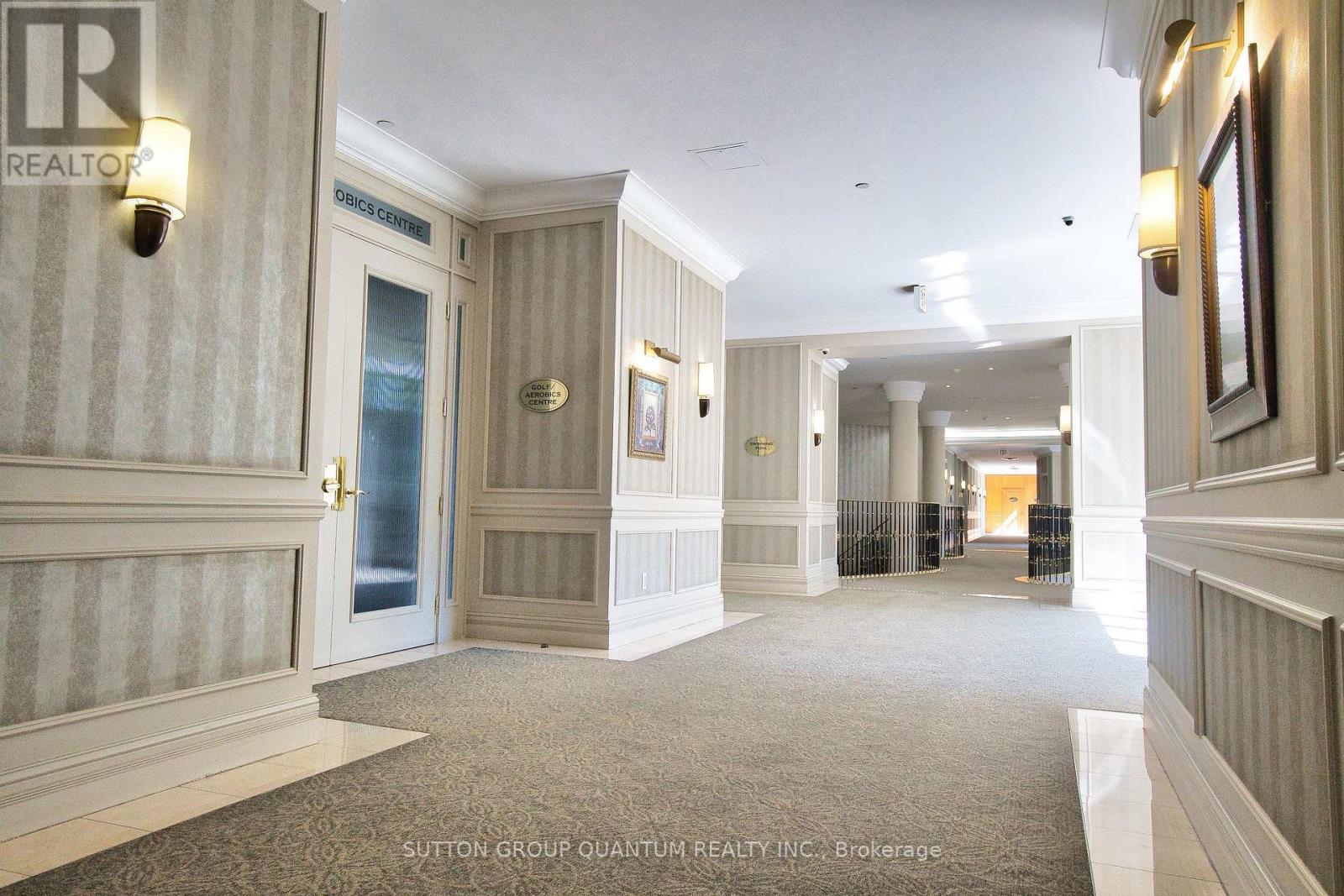 Photo 8 of 716 25 Kingsbridge Garden Circle, Mississauga ON
