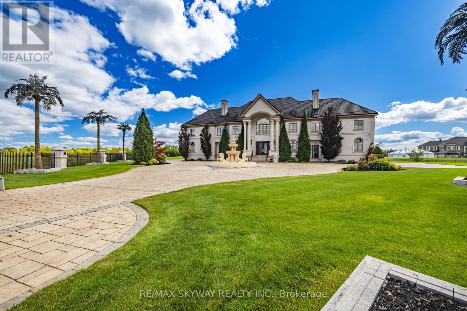 Photo 2 of 25 Everglade Drive, Brampton ON