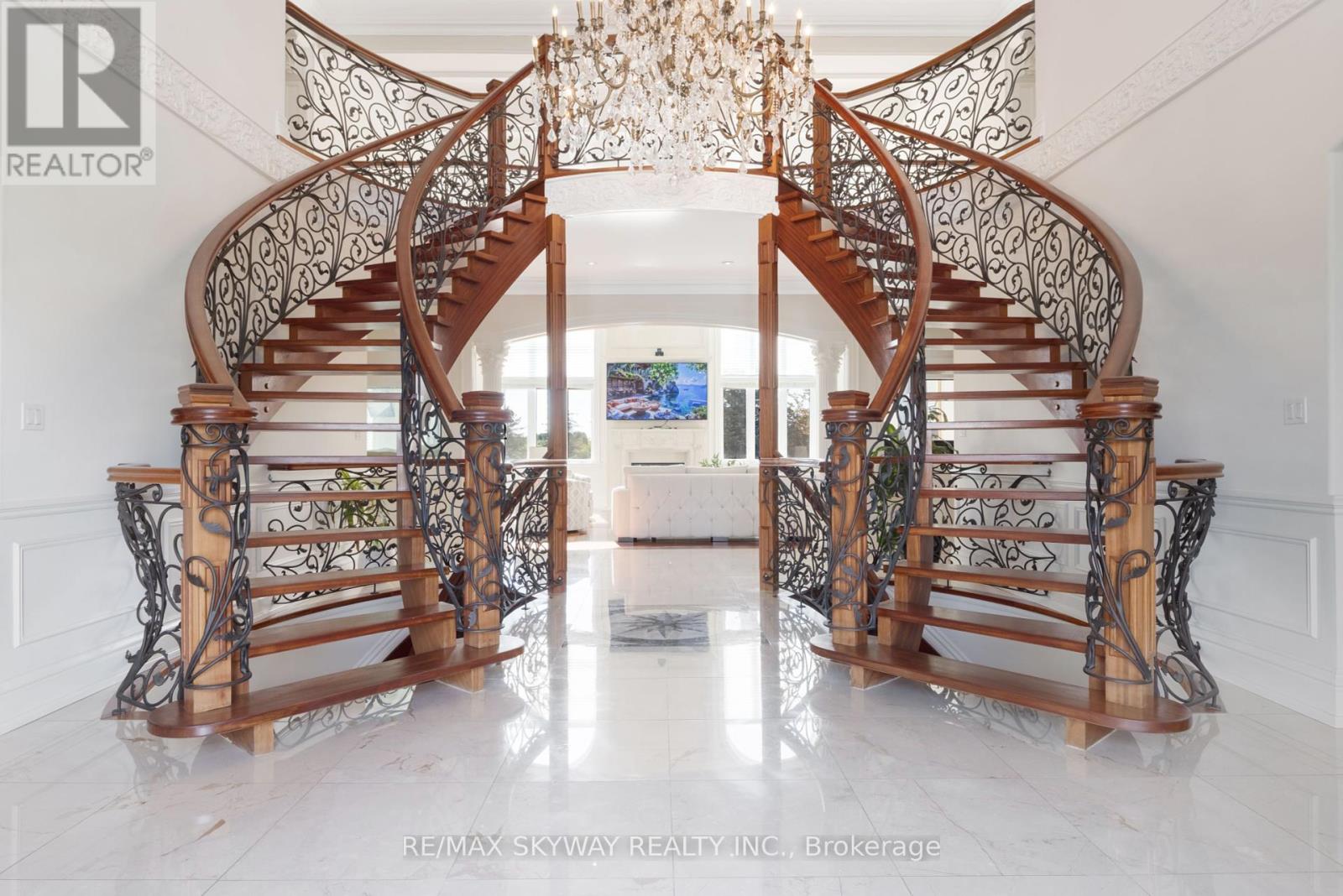 Photo 7 of 25 Everglade Drive, Brampton ON