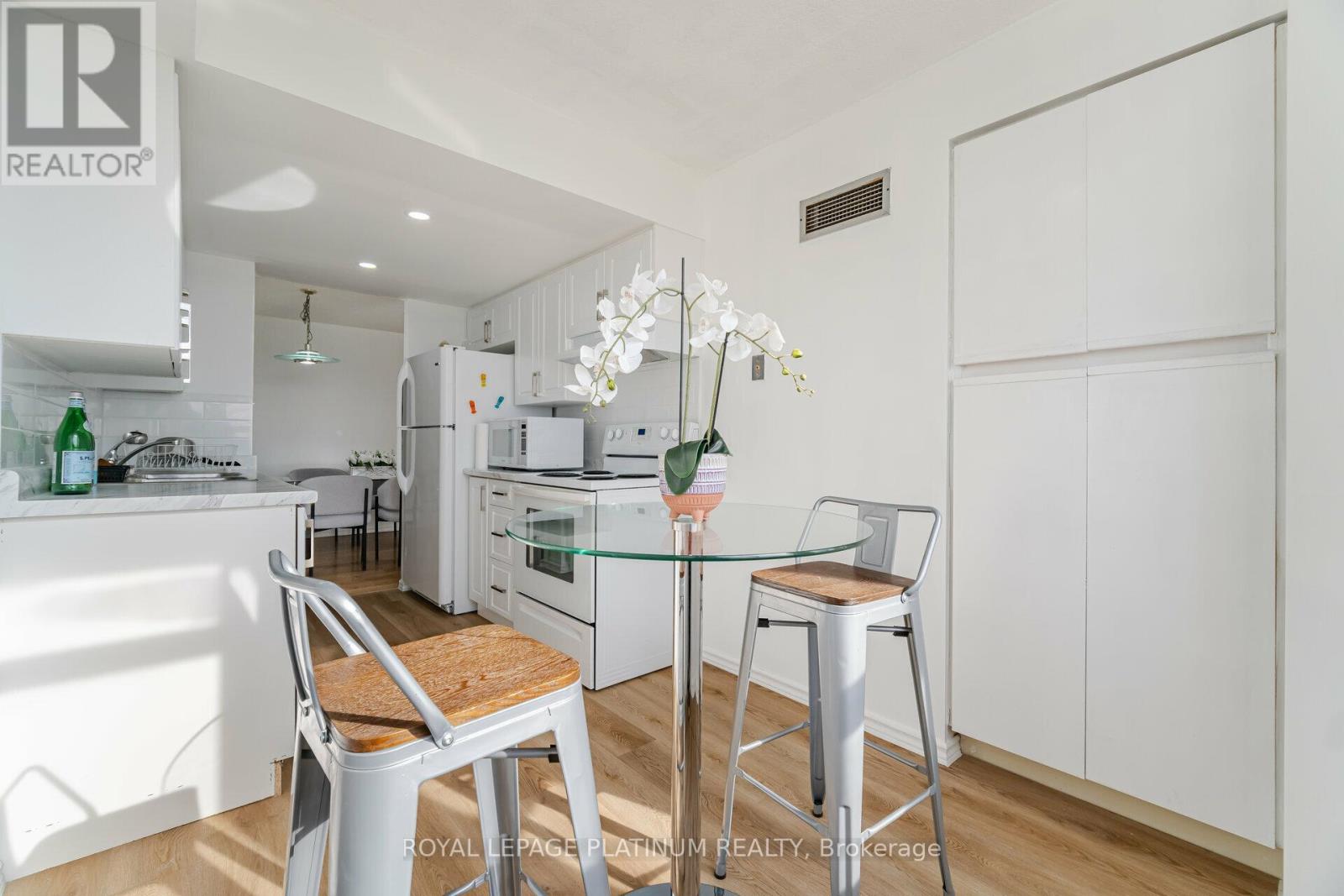 Photo 11 of 1005 30 Malta Avenue, Brampton ON