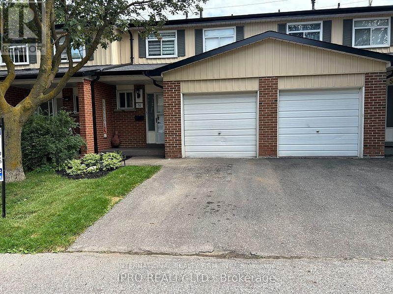 Photo 1 of 52 Vodden Court, Brampton ON
