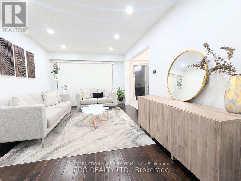 Photo 10 of 52 Vodden Court, Brampton ON