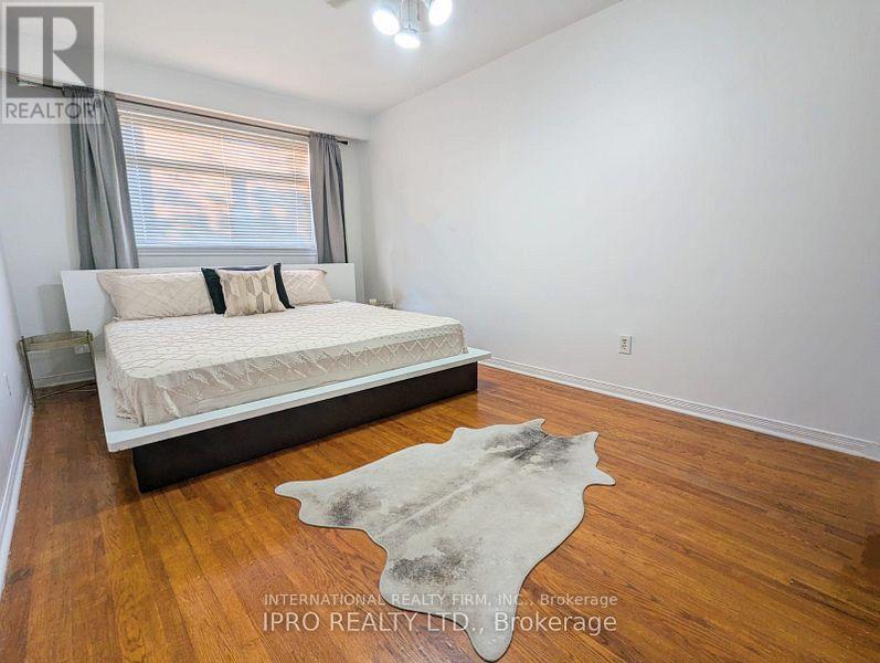 Photo 13 of 52 Vodden Court, Brampton ON