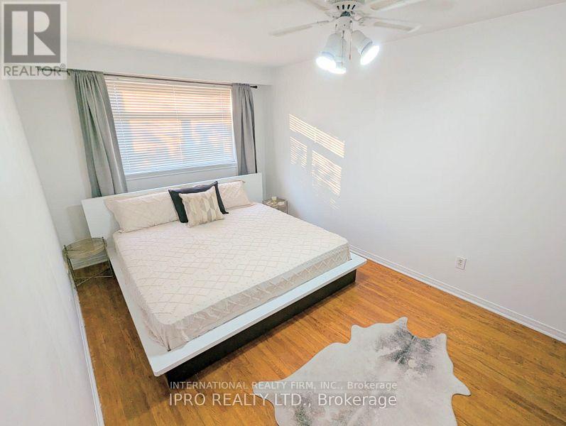 Photo 14 of 52 Vodden Court, Brampton ON