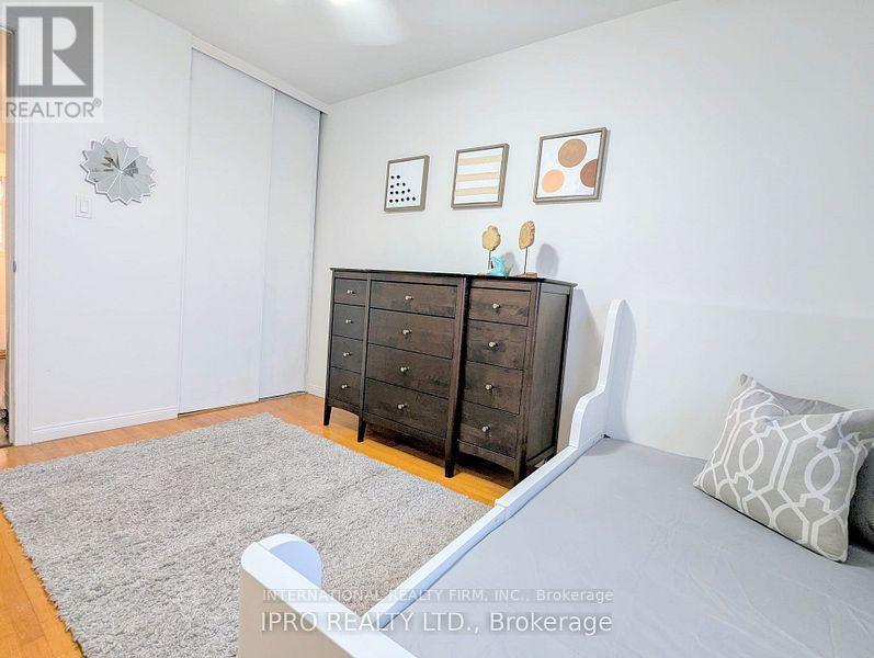 Photo 16 of 52 Vodden Court, Brampton ON