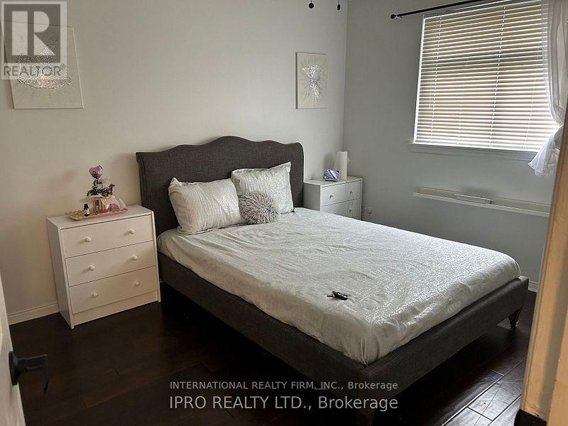 Photo 18 of 52 Vodden Court, Brampton ON