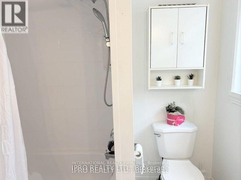 Photo 23 of 52 Vodden Court, Brampton ON
