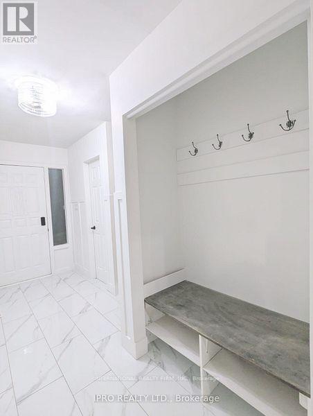Photo 4 of 52 Vodden Court, Brampton ON